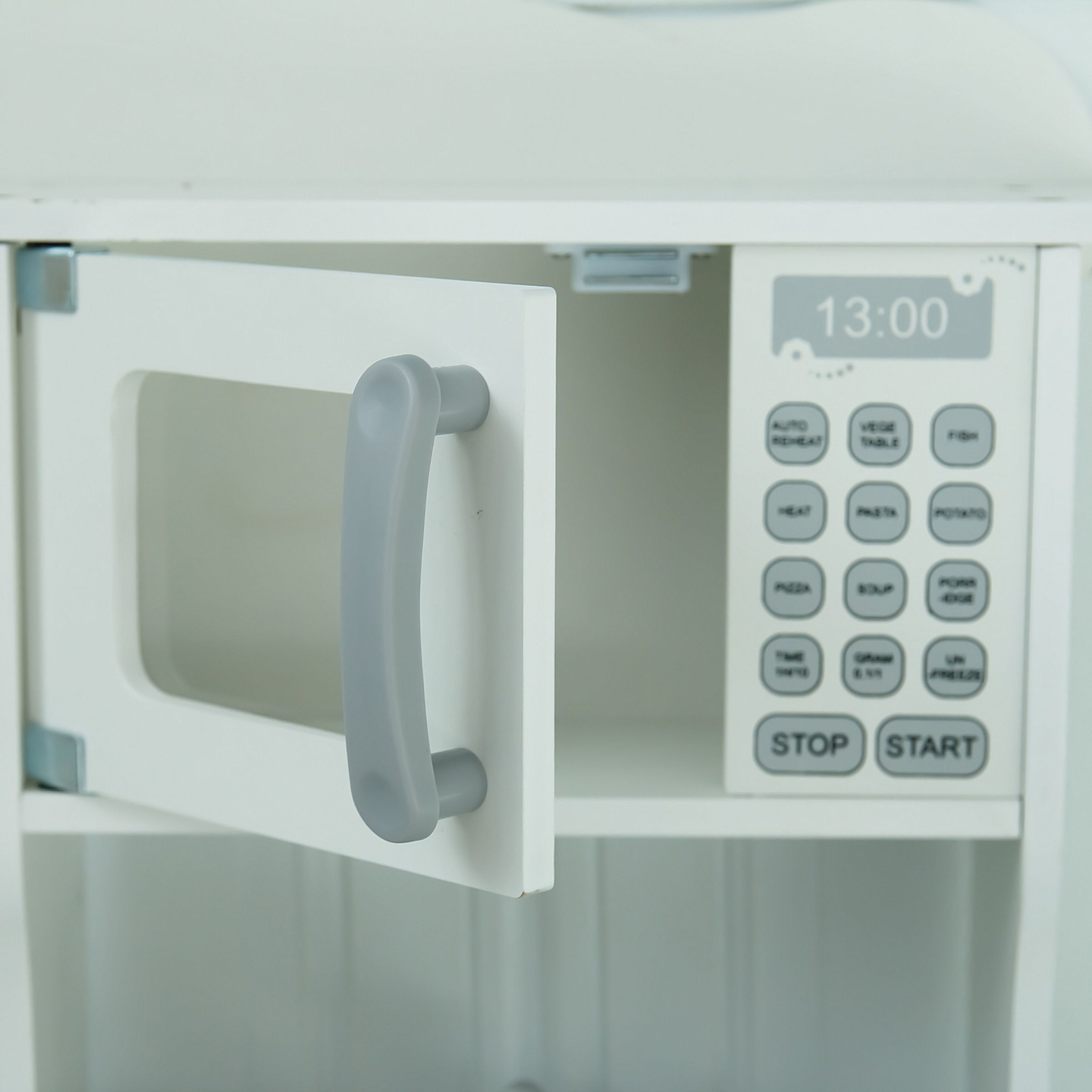 Cocina infantil de madera con microondas