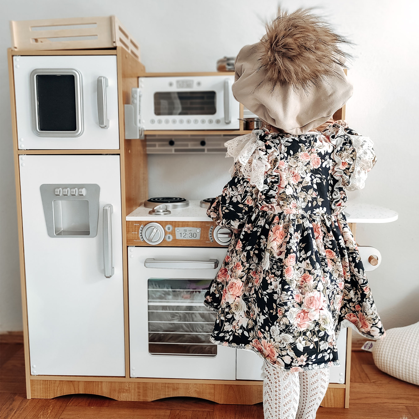 Cocina XXL de madera con iluminación LED, delantal y accesorios.