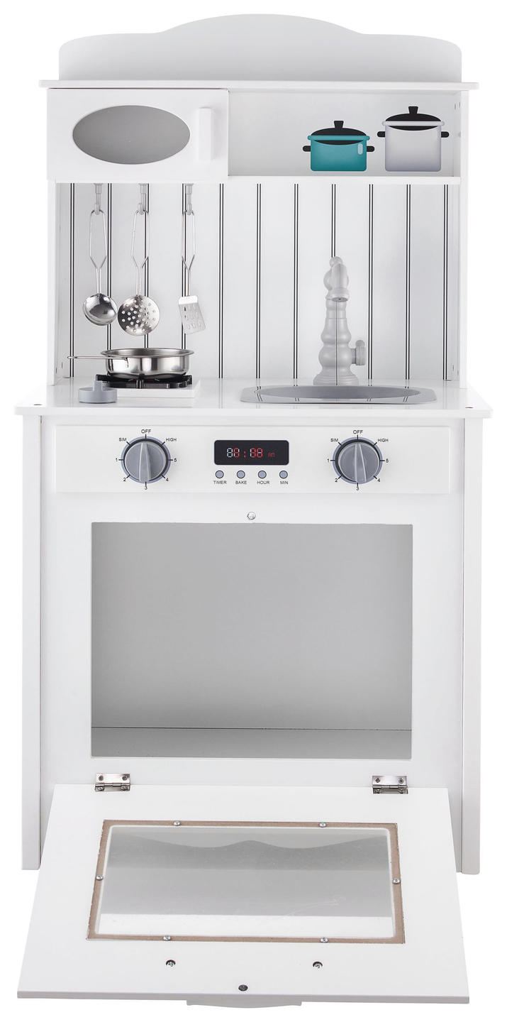 Cocina de madera blanca con delantal, accesorios y lámpara LED.