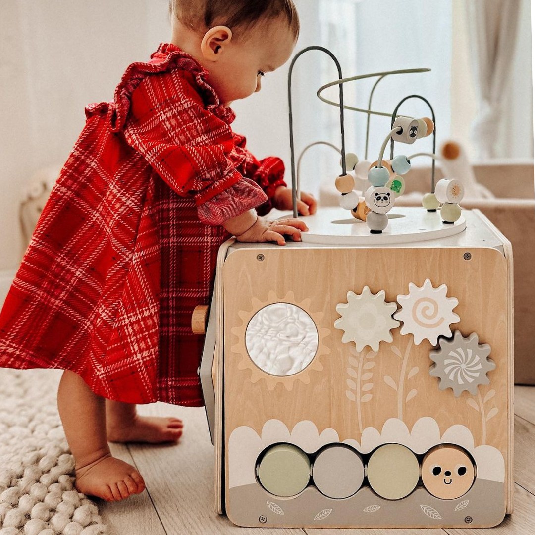 Gran cubo de actividades de madera con bucle - Montessori