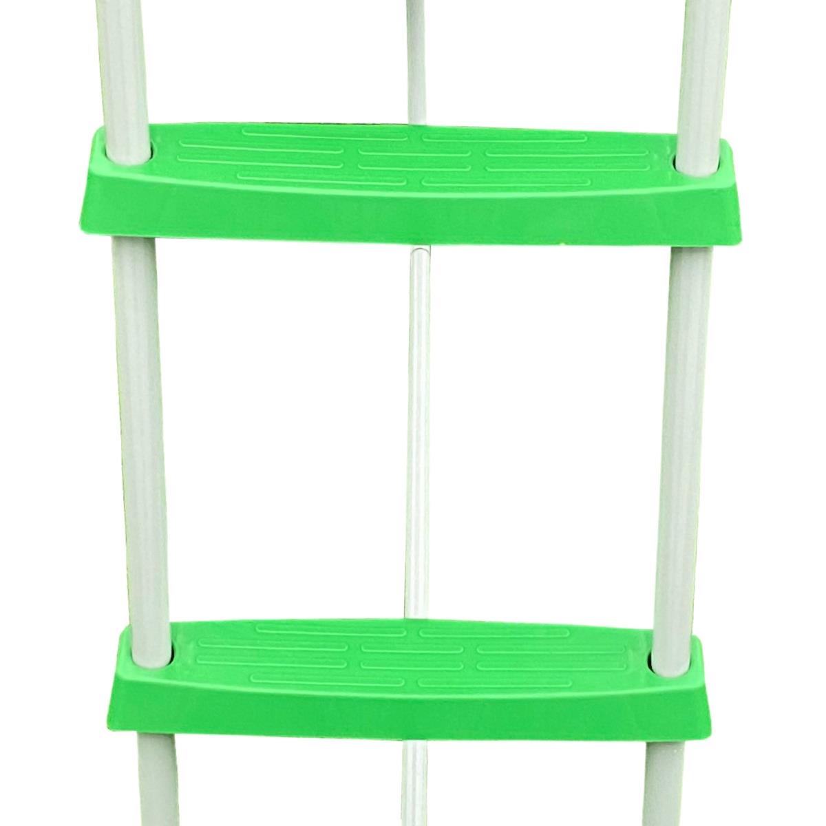 Gran tobogán de jardín con escalera para niños.