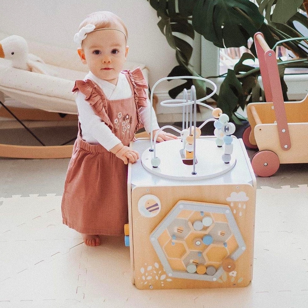 Gran cubo de actividades de madera con bucle - Montessori