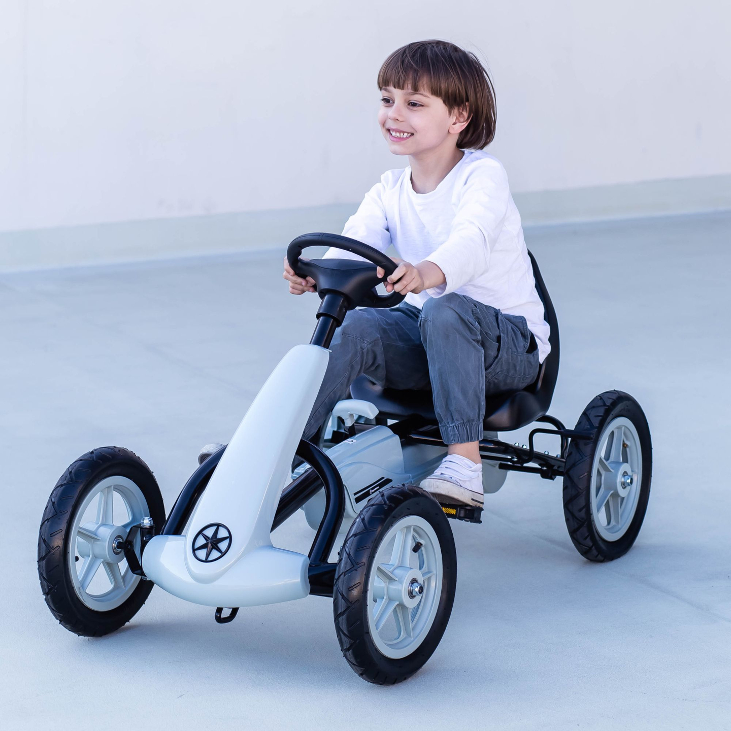 Kart de pedales EVOQUE para niños - correpasillos para niños de 5 a 8 años - gris