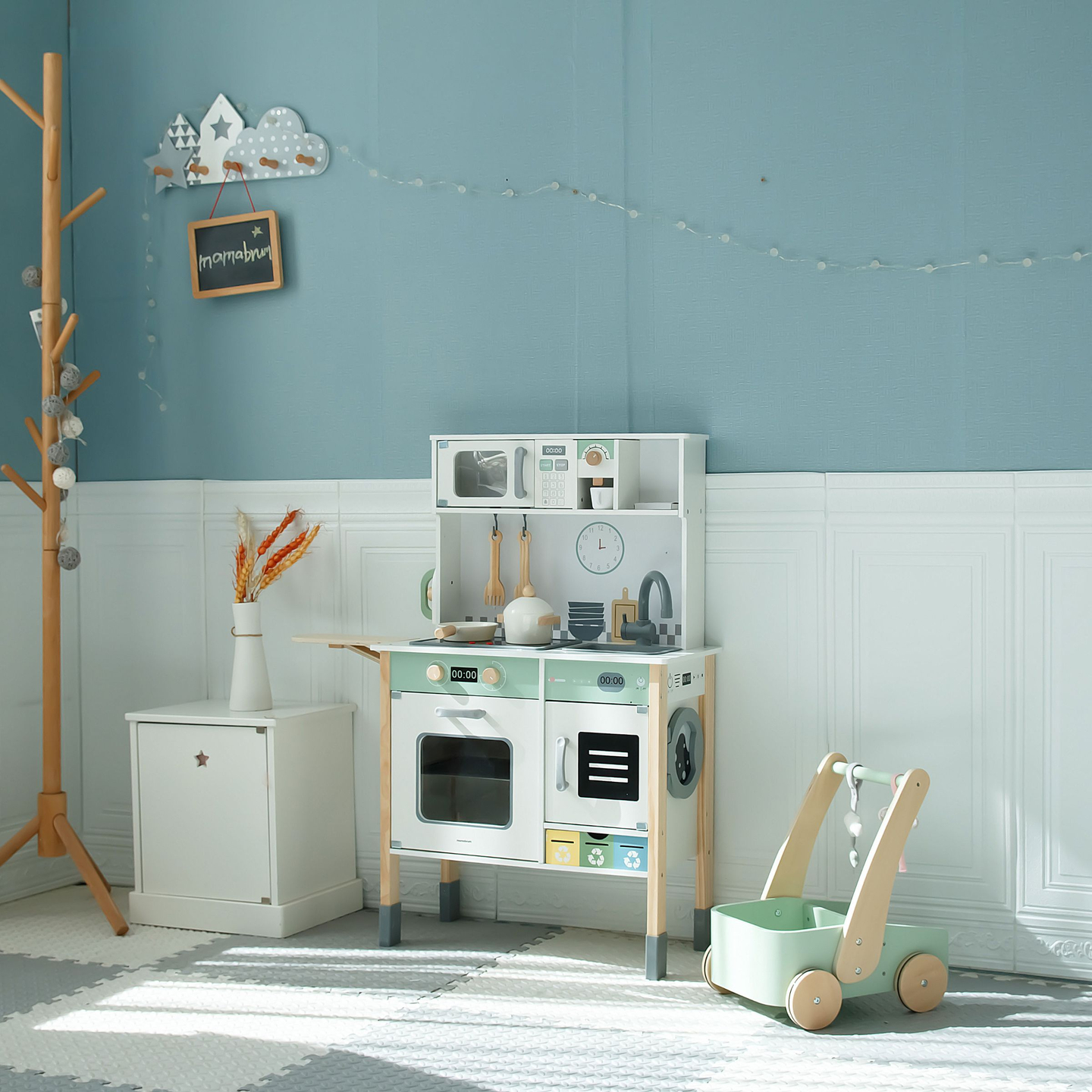 Cocina interactiva con lavadora, lavavajillas y pizarra