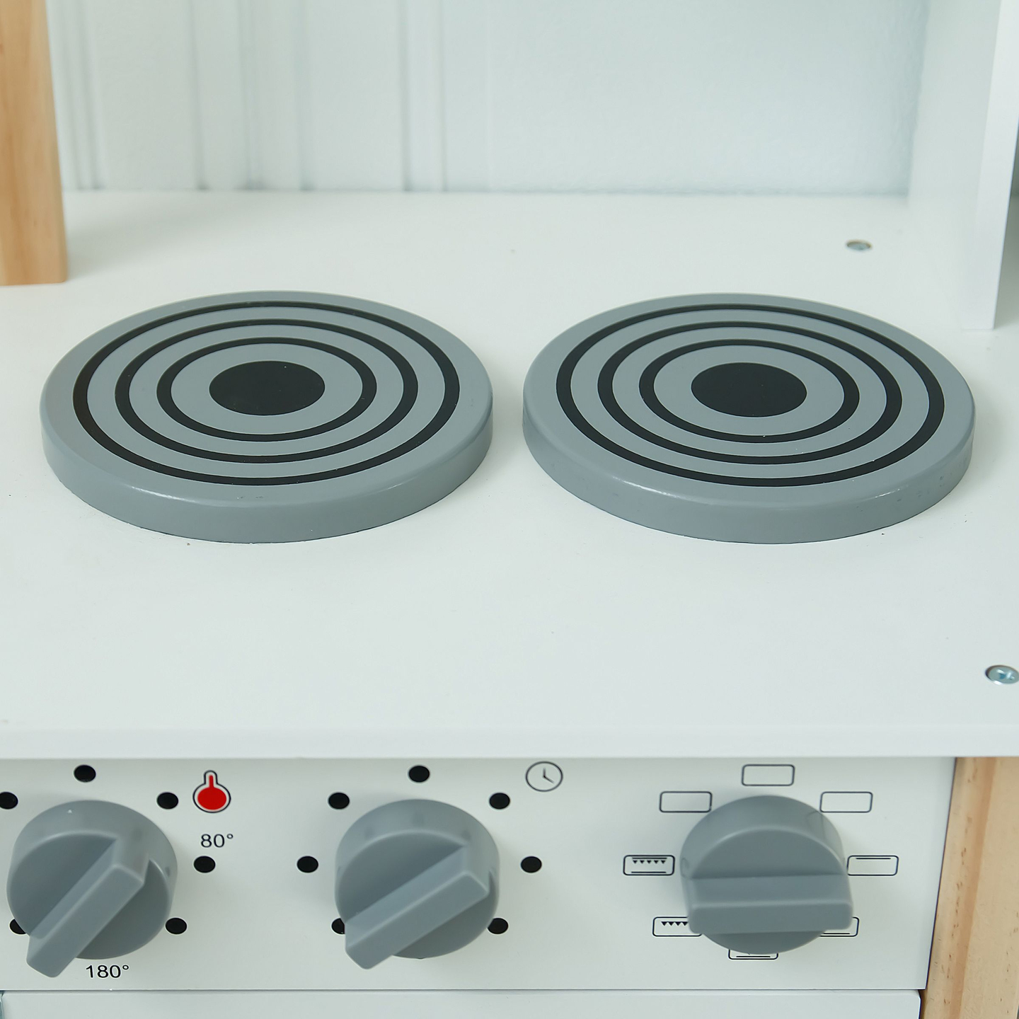 Cocina infantil de madera con microondas