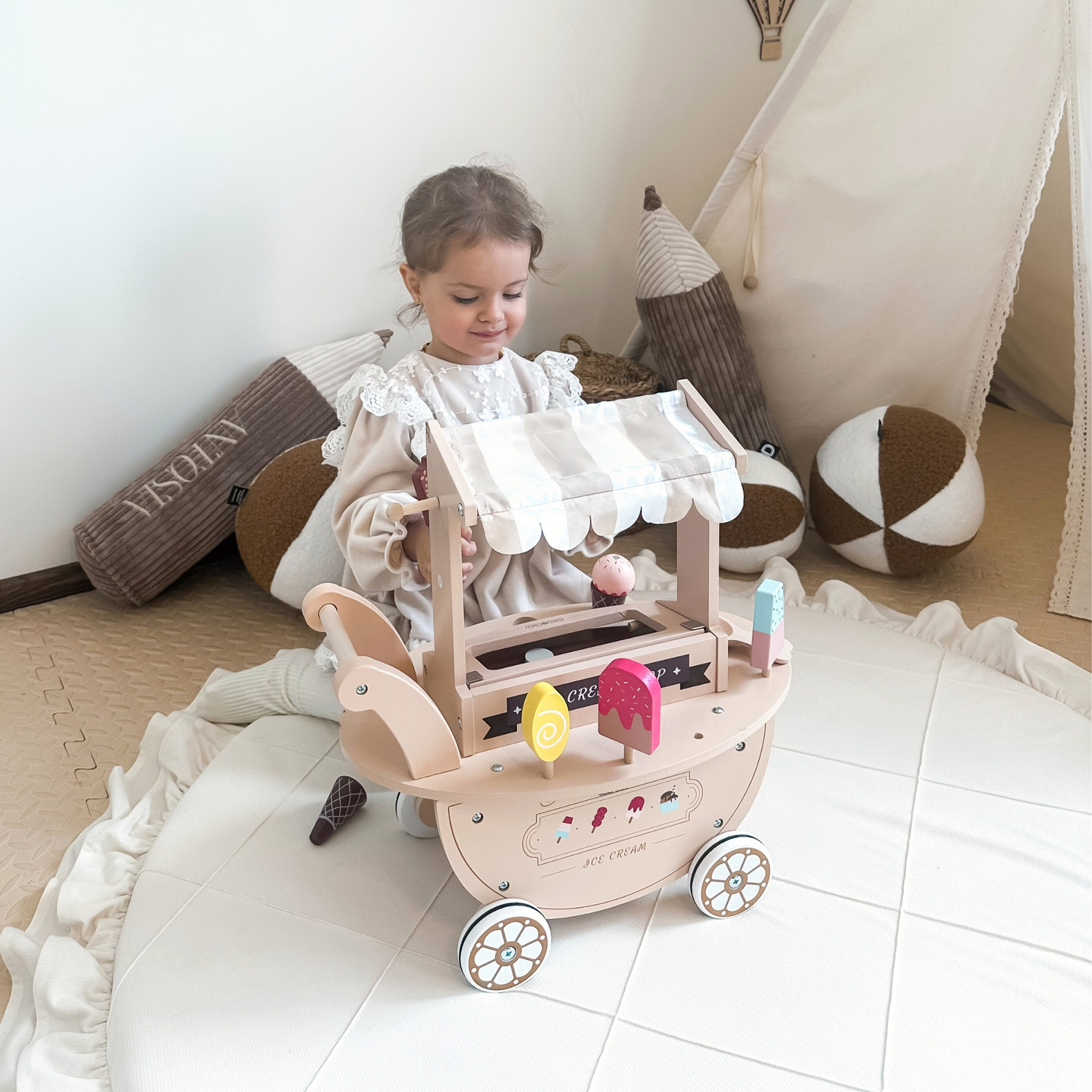 Heladería de madera para niños - carrito con ruedas con accesorios