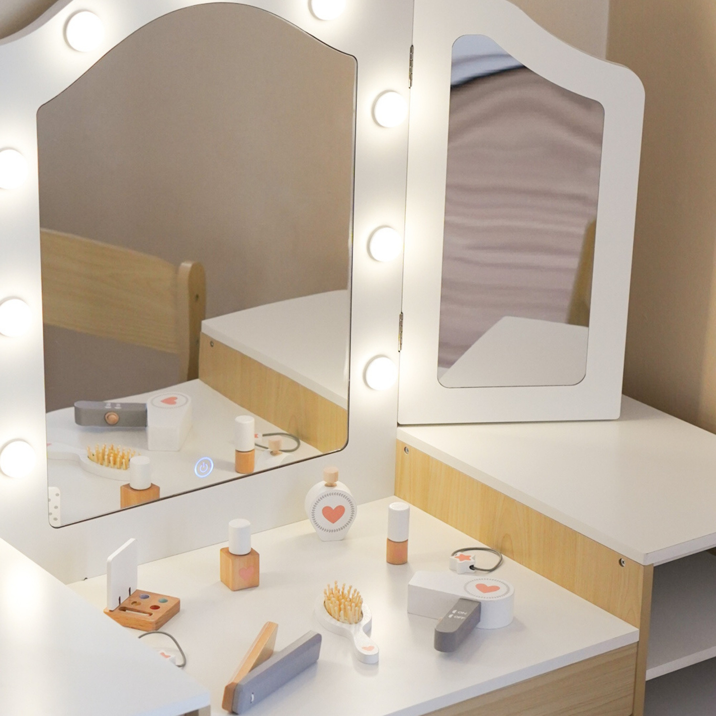 Tocador infantil de madera con silla, accesorios e iluminación LED
