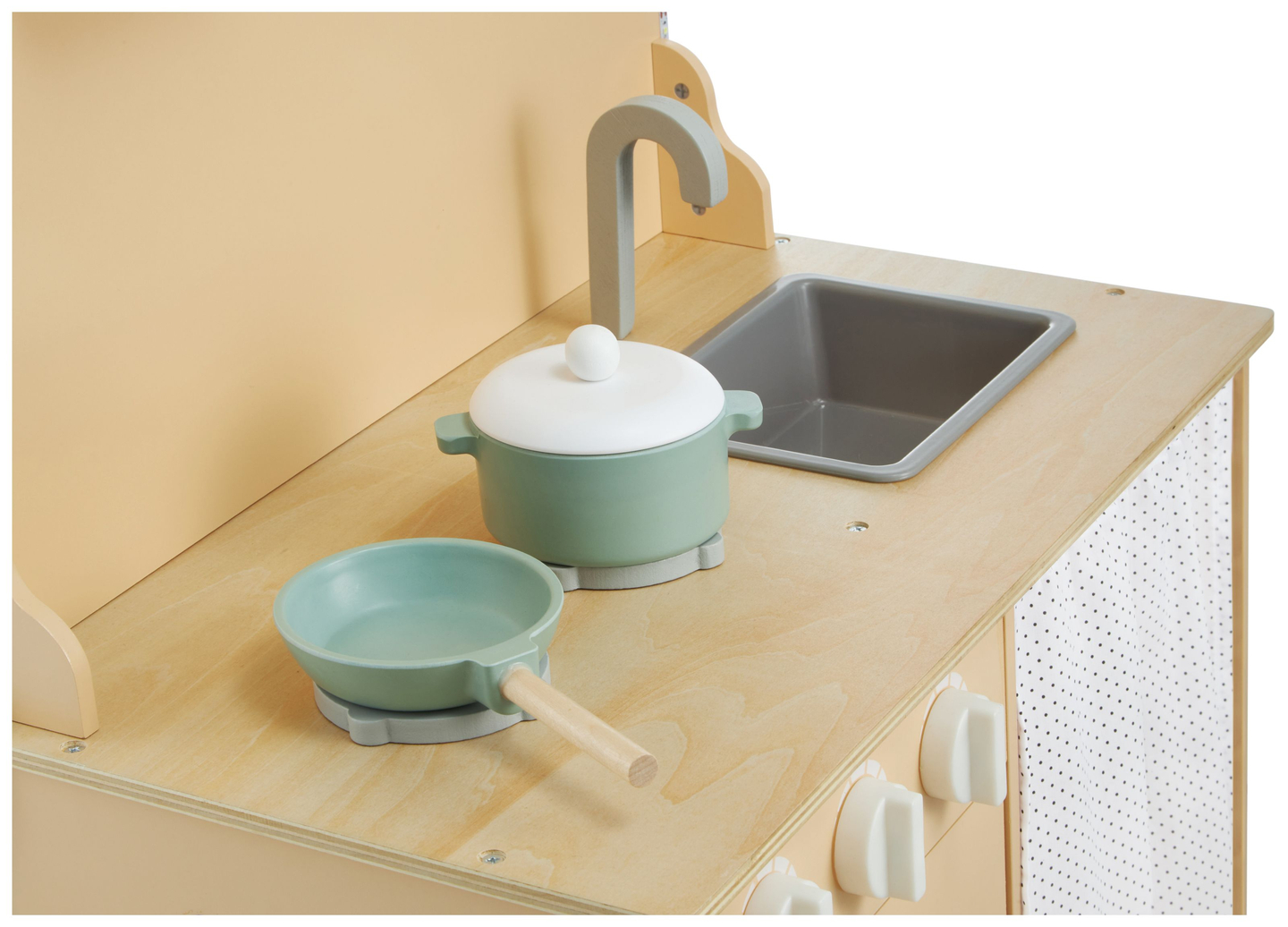 Cocina de madera con delantal, complementos e iluminación LED.