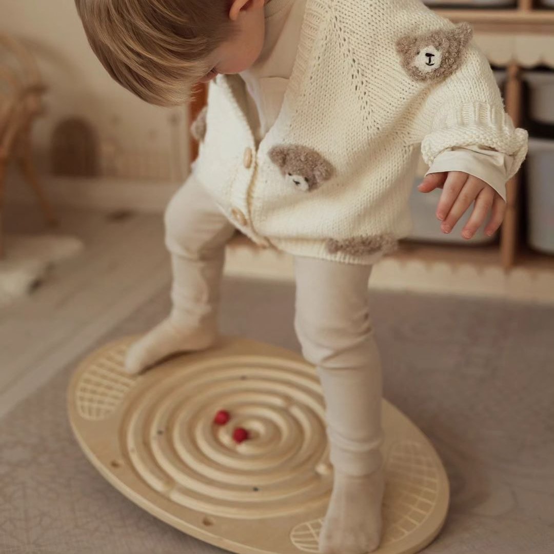 Tabla de equilibrio de madera con laberinto y bolas: balancín de equilibrio