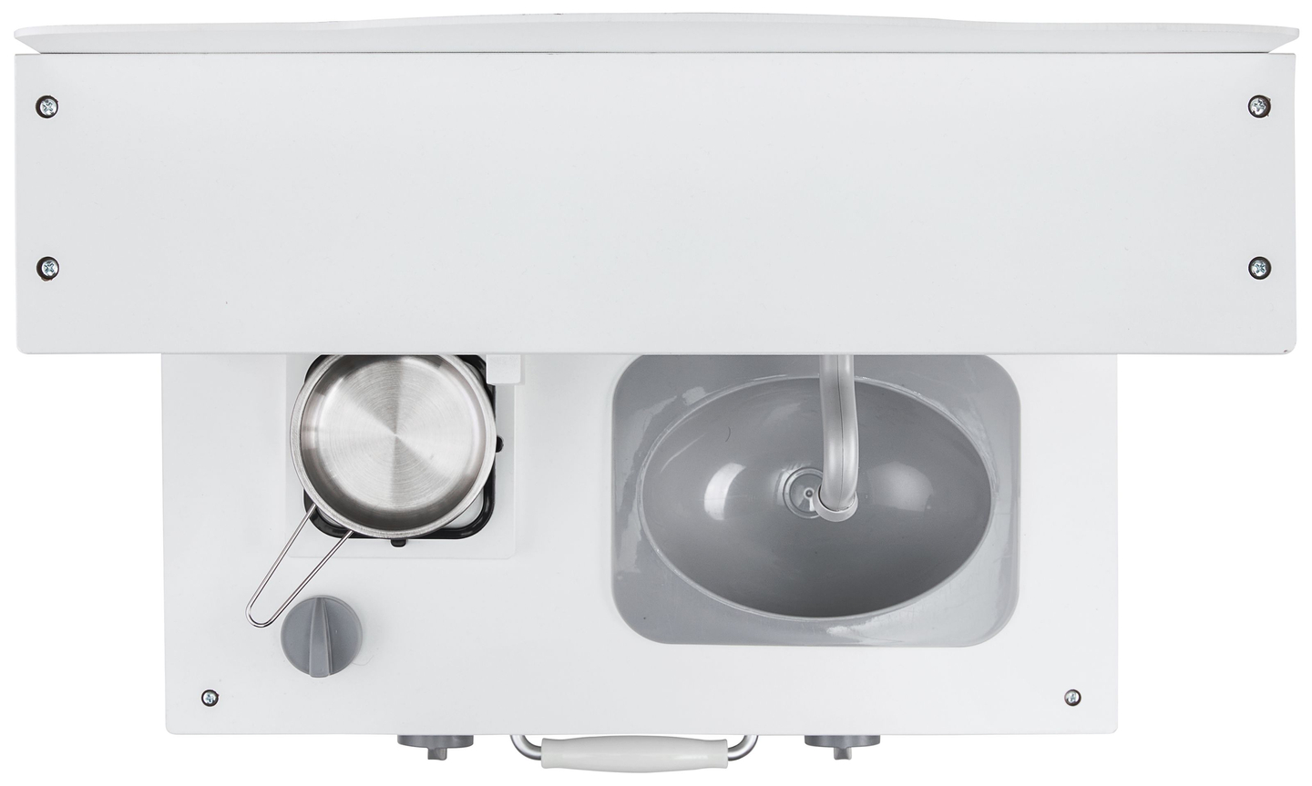 Cocina de madera blanca con delantal, accesorios y lámpara LED.