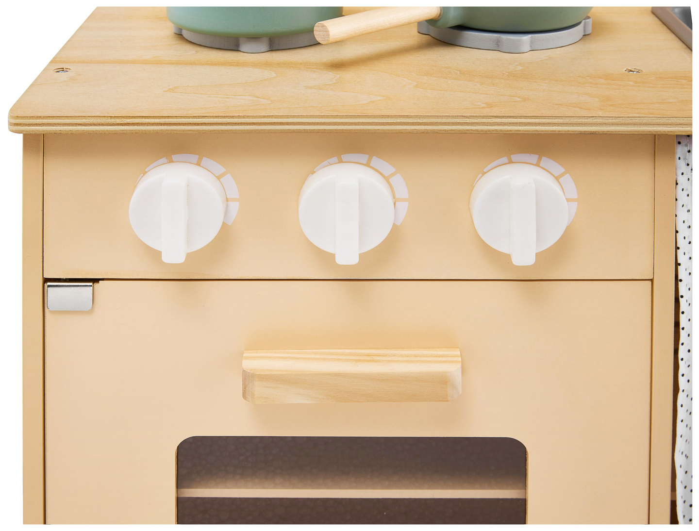 Cocina de madera con delantal, complementos e iluminación LED.