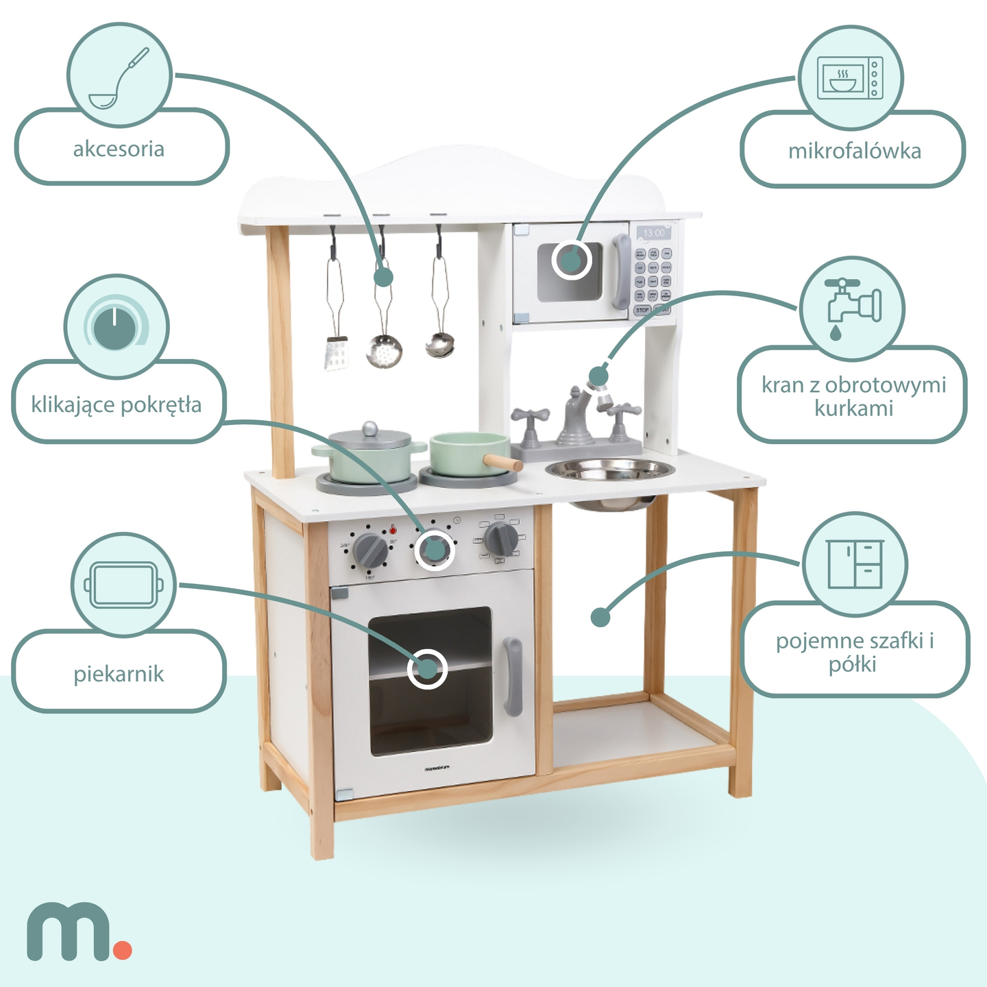 Cocina infantil de madera con microondas