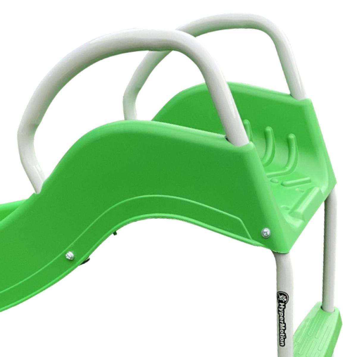 Gran tobogán de jardín con escalera para niños.