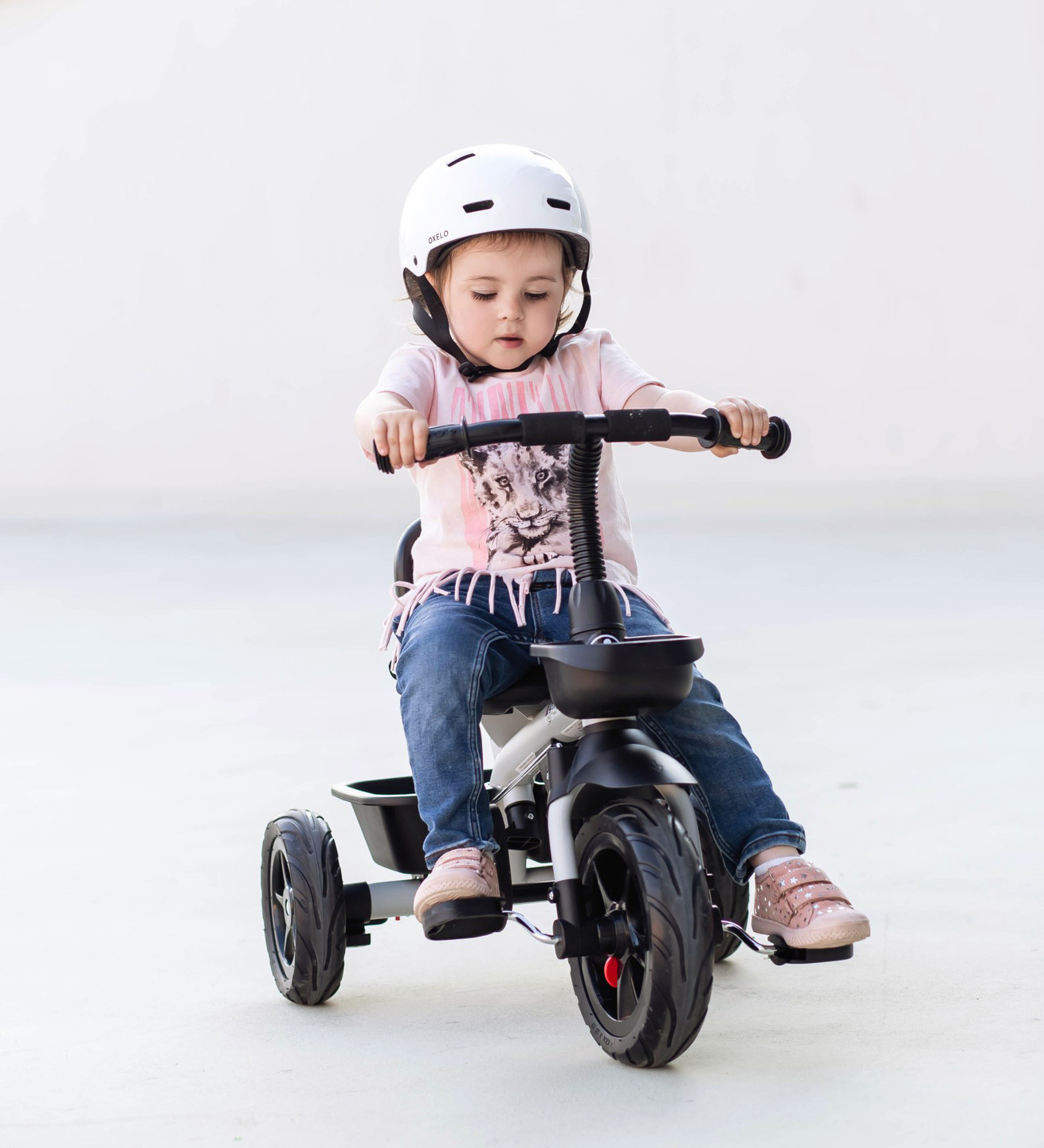 Triciclo HyperMotion TOBI VECTOR: ruedas infladas permanentemente + empujador. Color: gris claro.