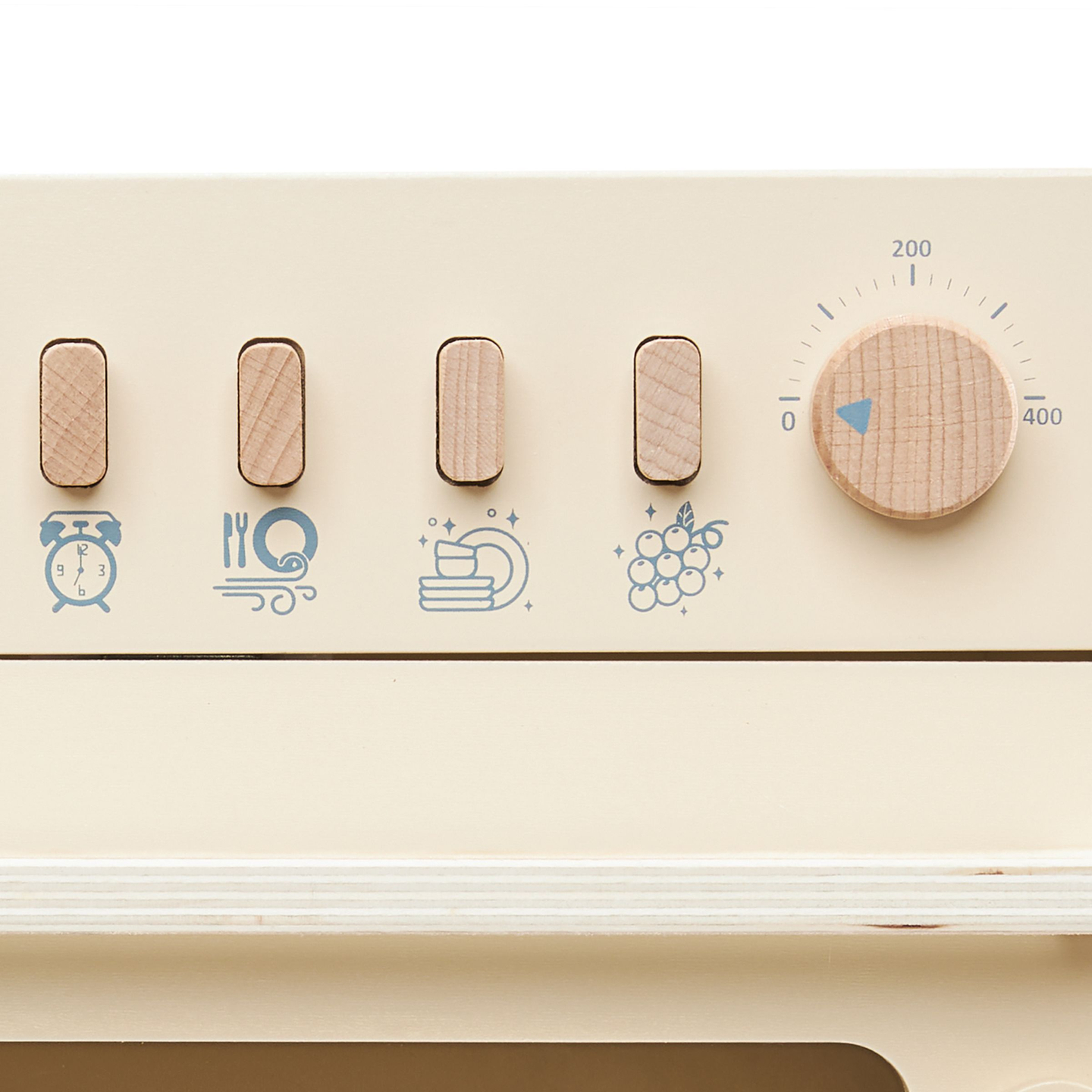 Lavavajillas de madera con accesorios.