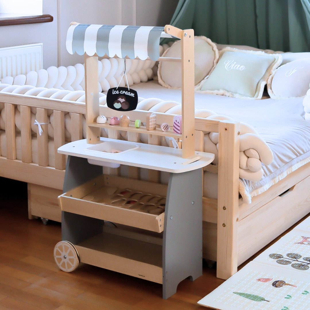 Heladería de madera con ruedas - carrito de helados