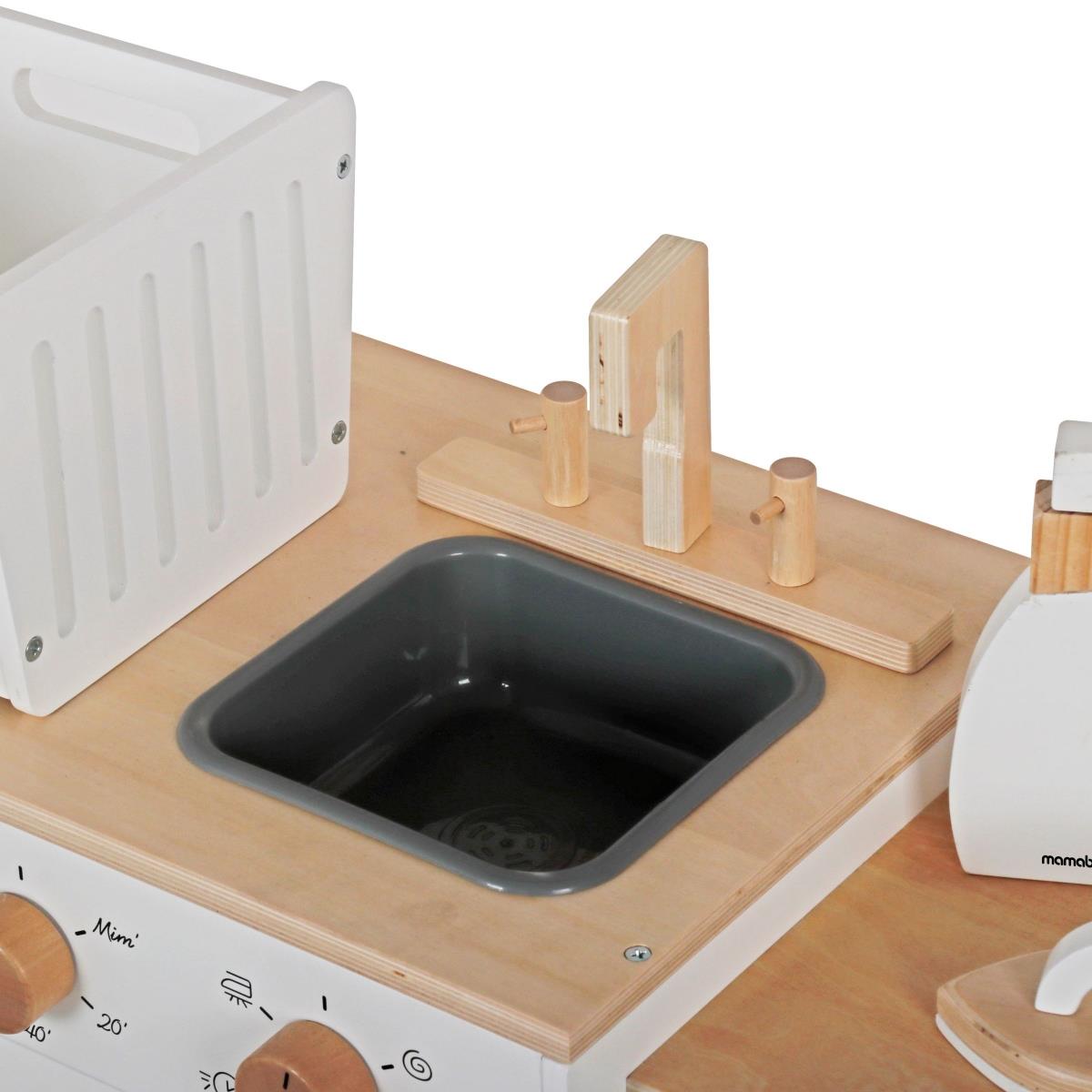 Lavadora de madera con plancha, cesta y detergente líquido