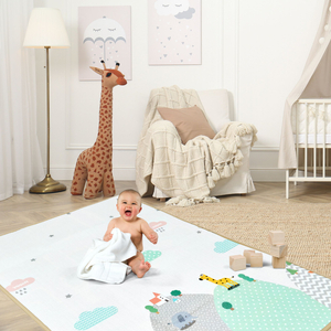 Alfombra de espuma de doble cara - bosque en una colina / ciudad soleada - 180x120x0,5cm