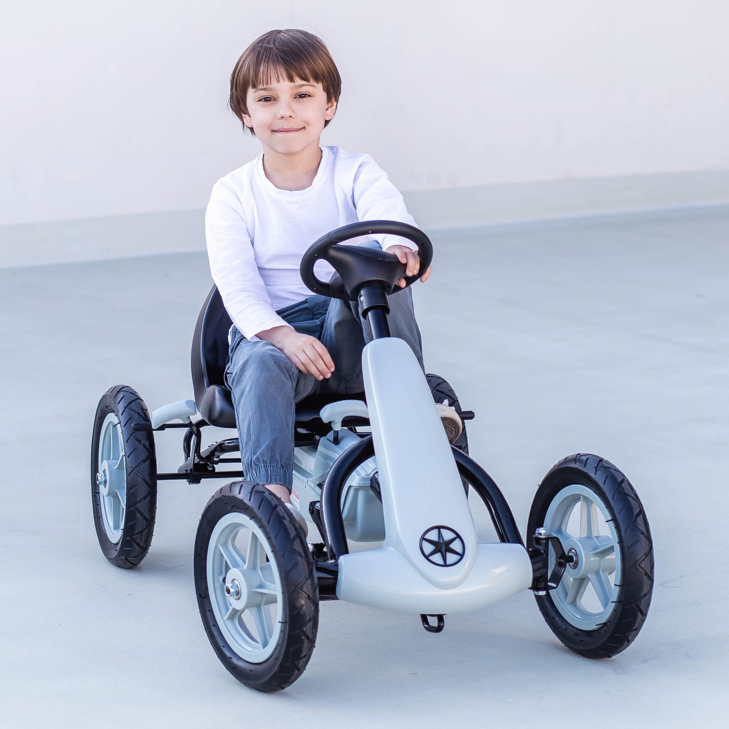 Kart de pedales EVOQUE para niños - correpasillos para niños de 5 a 8 años - gris