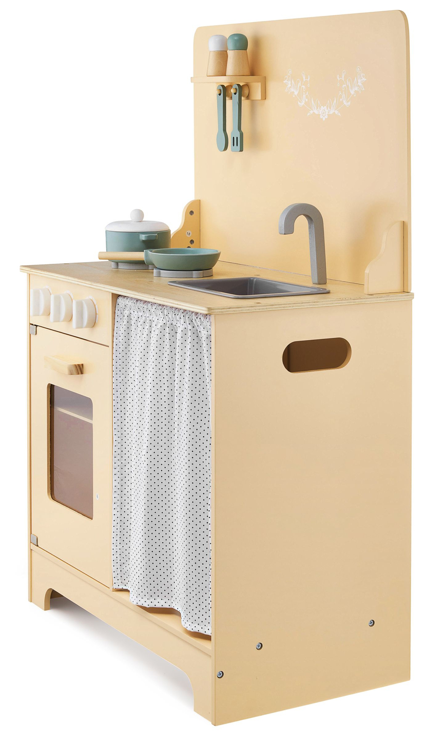 Cocina de madera con delantal, complementos e iluminación LED.