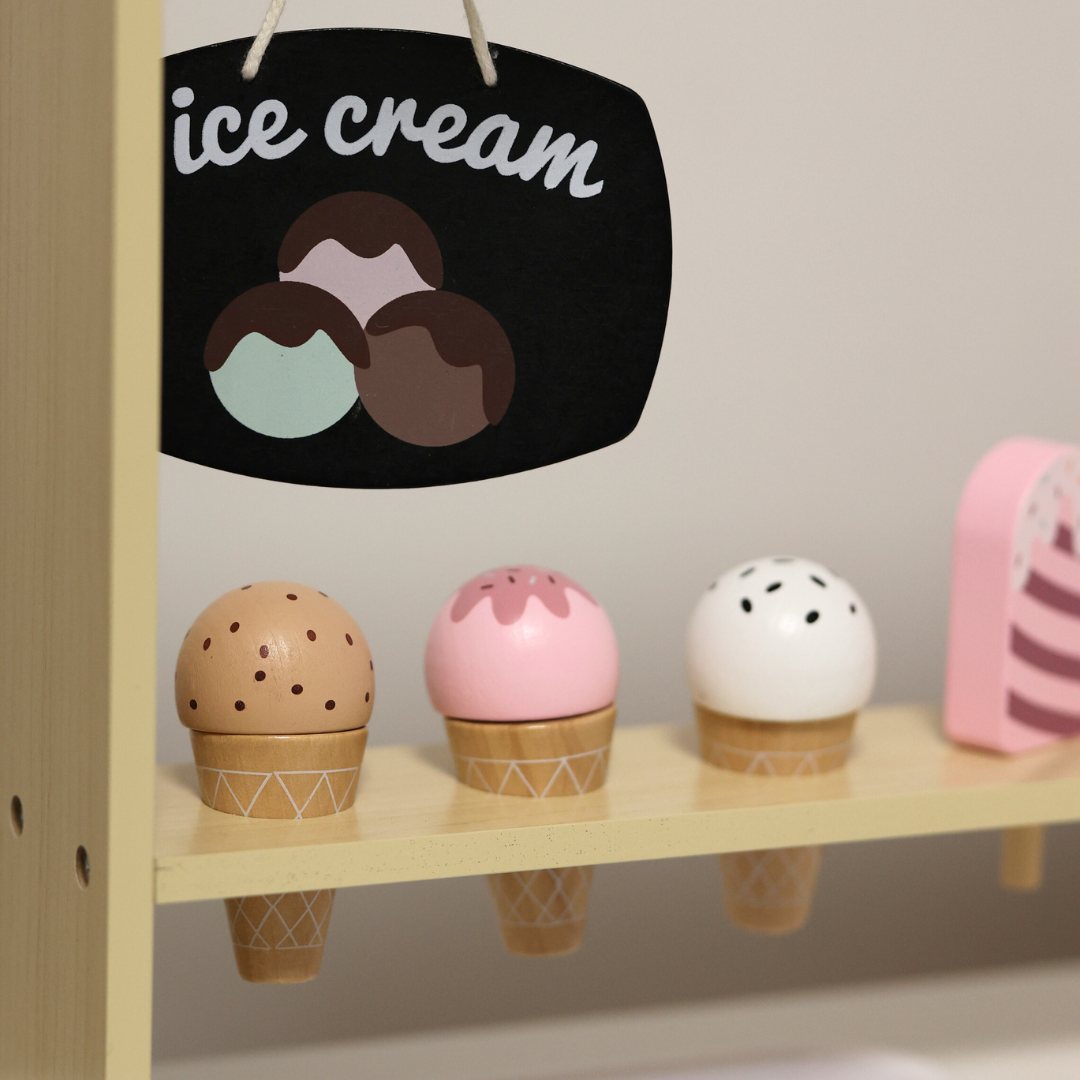 Heladería de madera con ruedas - carrito de helados