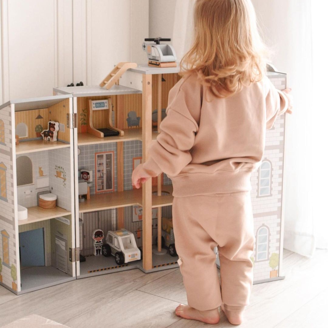 Gran parque de bomberos plegable con comisaría de policía - juego de madera. Bomberos y comisaría de policía con accesorios.