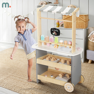 Heladería de madera con ruedas - carrito de helados