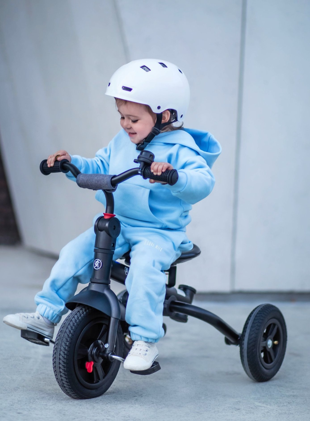 Tobi Velar triciclo + funda impermeable - gris