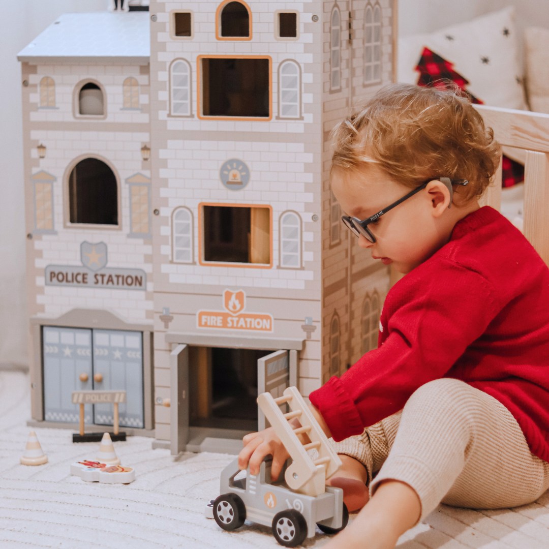Gran parque de bomberos plegable con comisaría de policía - juego de madera. Bomberos y comisaría de policía con accesorios.