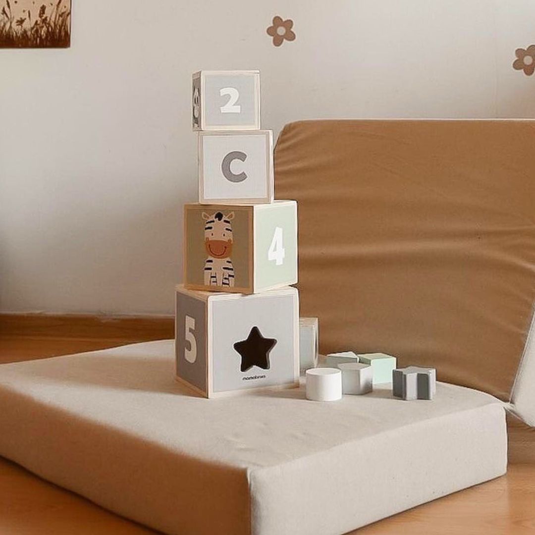 Torre de madera - clasificador de formas números animales del alfabeto