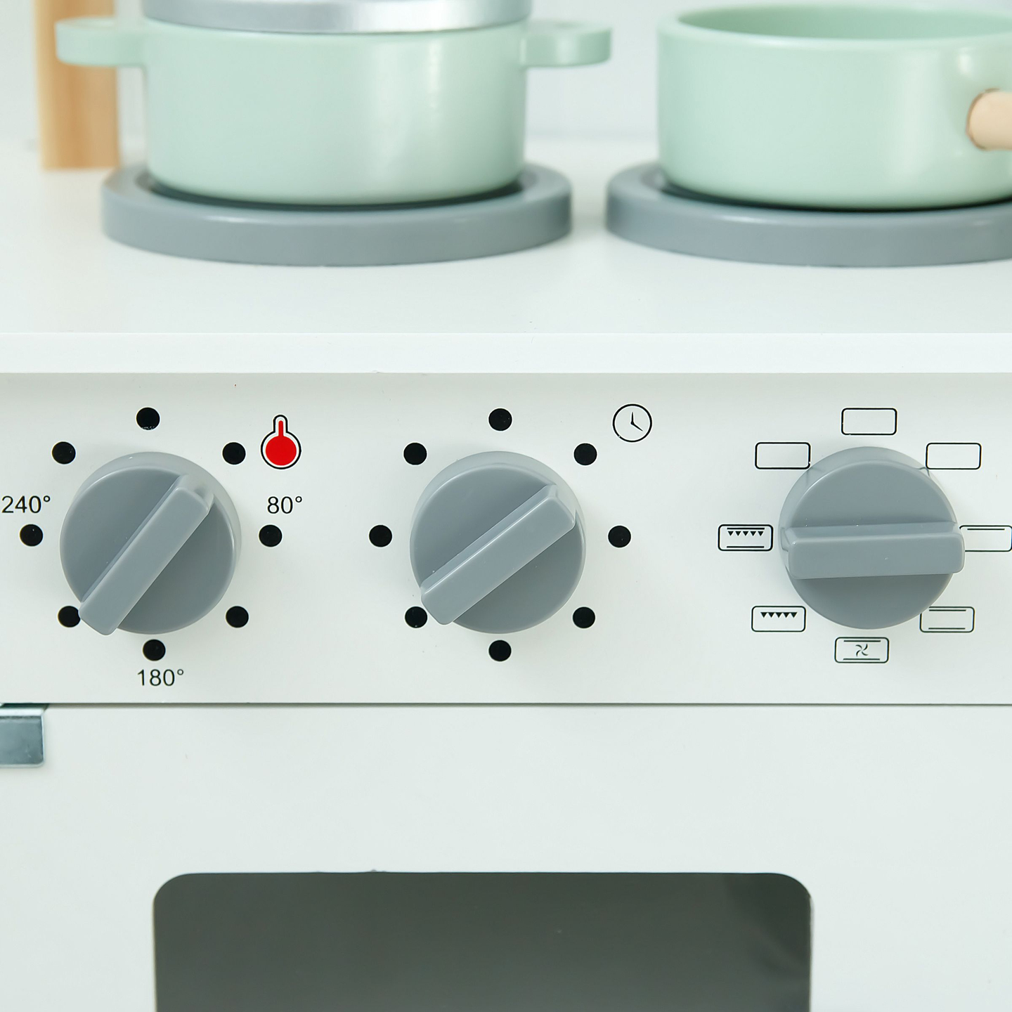 Cocina infantil de madera con microondas