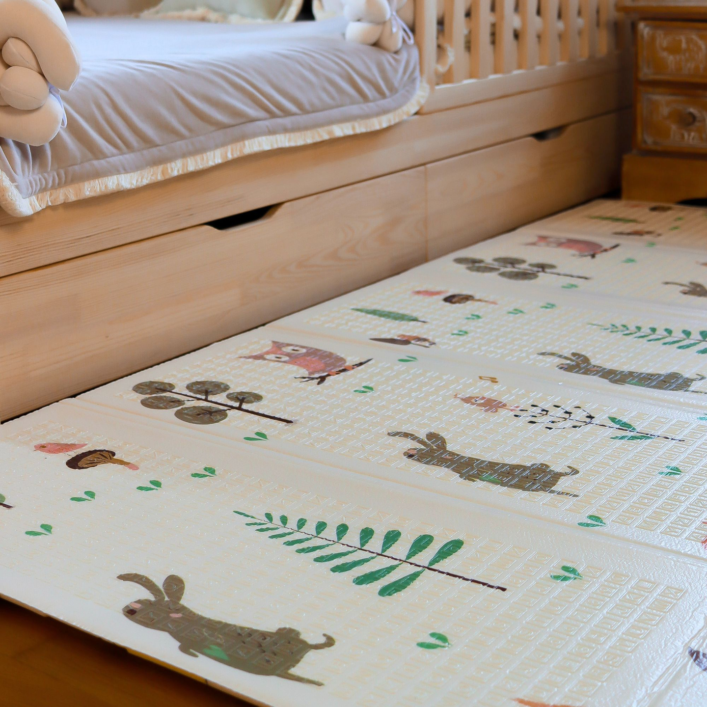 Alfombra de espuma XXL de doble cara - plegable 1 CM (bosque con osito y caballos)