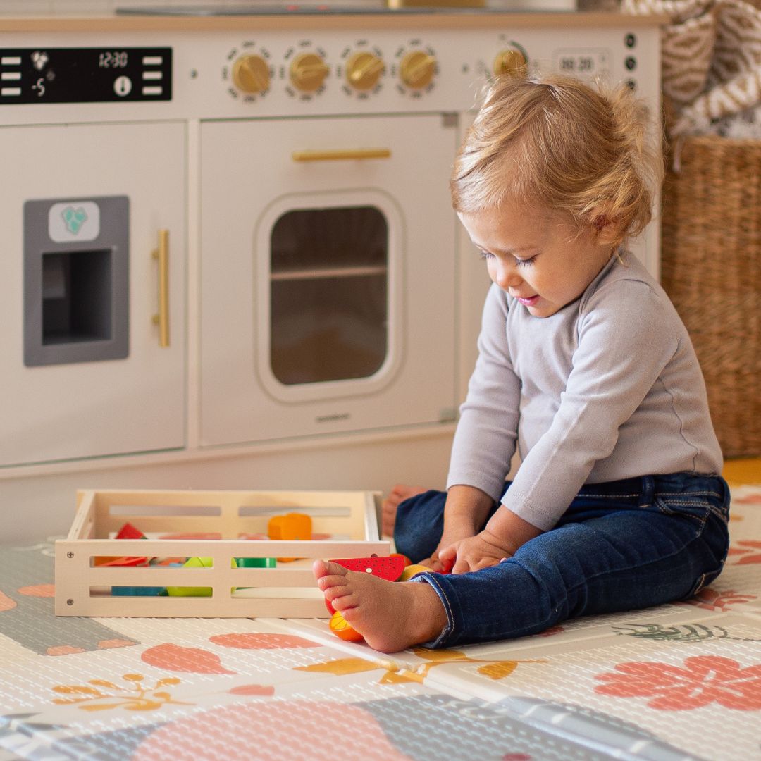 Frutas y verduras de madera para cortar.
