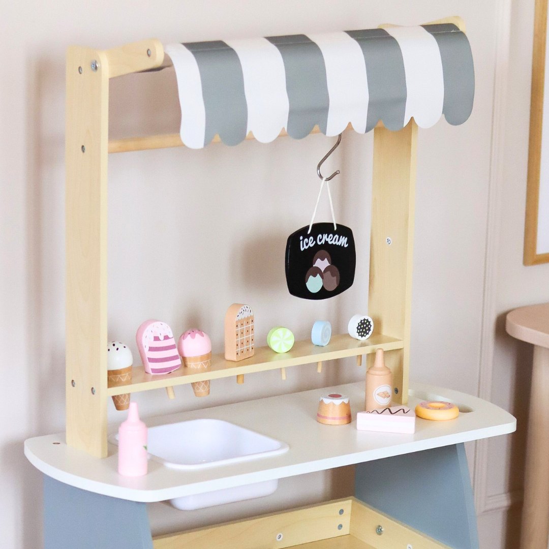 Heladería de madera con ruedas - carrito de helados