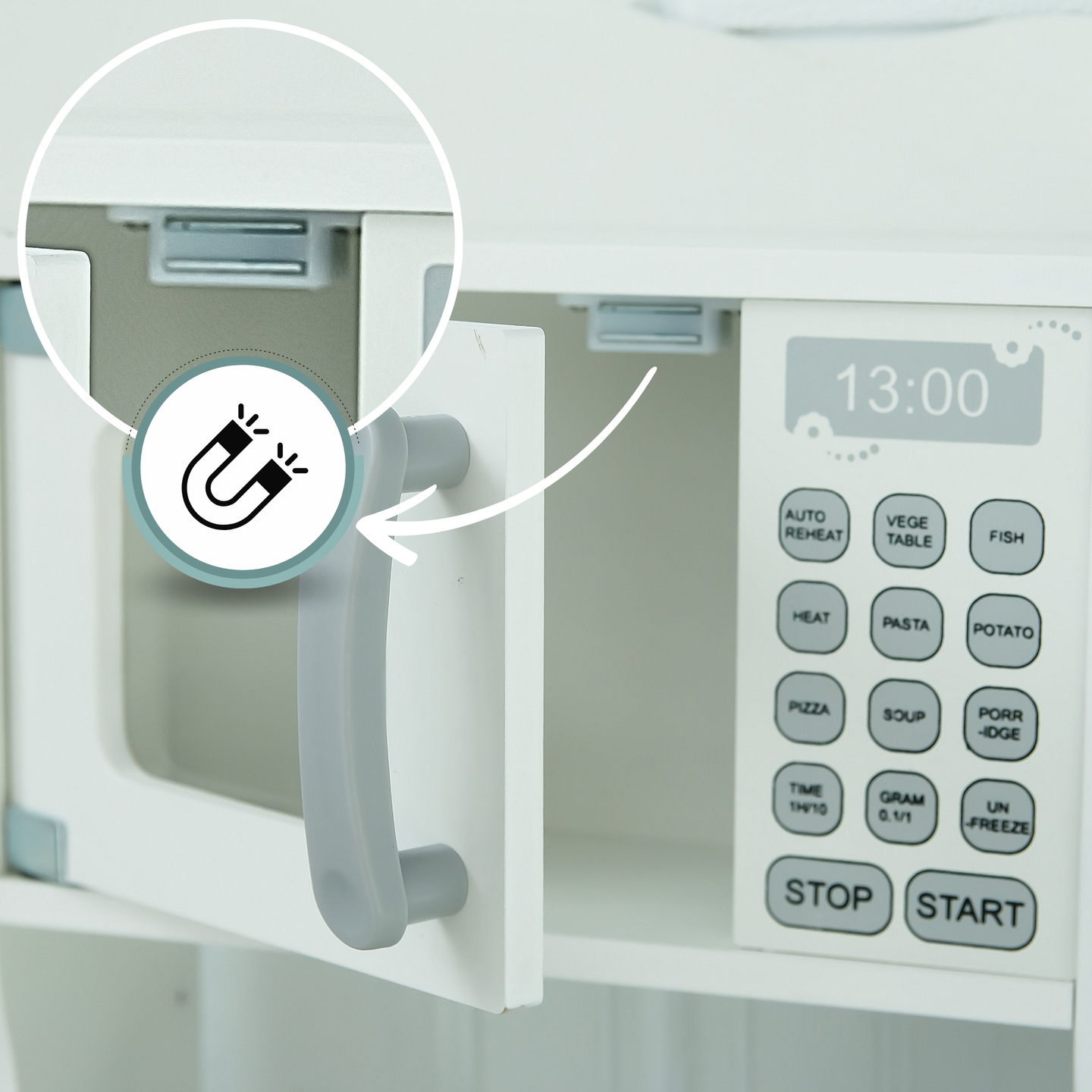 Cocina infantil de madera con microondas