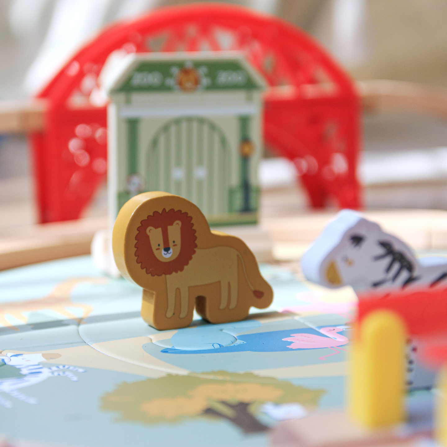 Tren de madera del zoológico: rompecabezas, tren, vías, animales, puente, barrera