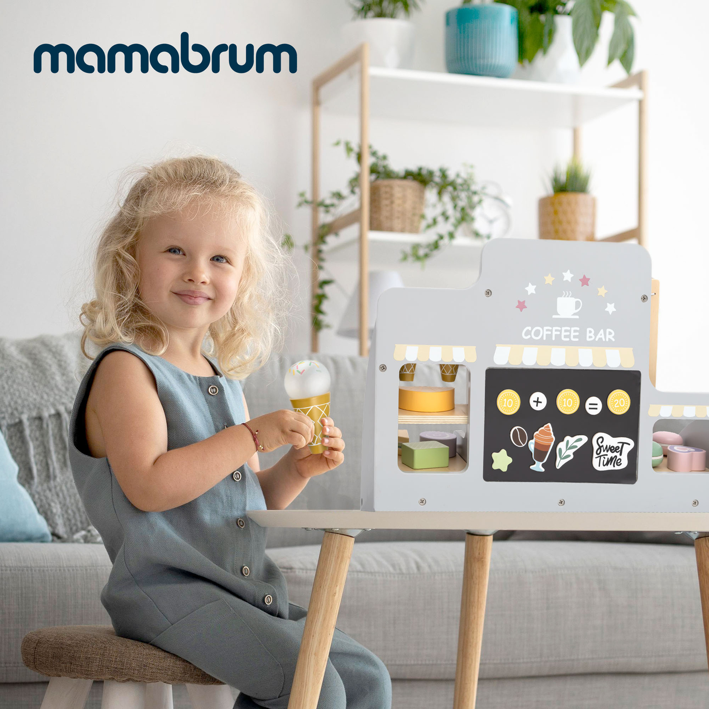 Una gran heladería de madera con pizarra magnética, cafetera y juego de helados y postres: ¡más de 70 piezas!