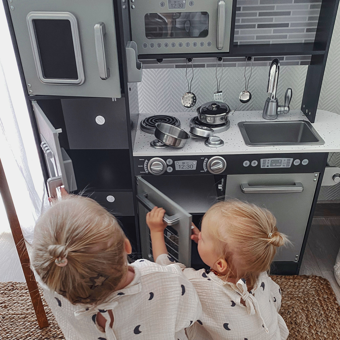 Cocina XXL de madera con iluminación LED, delantal y accesorios.