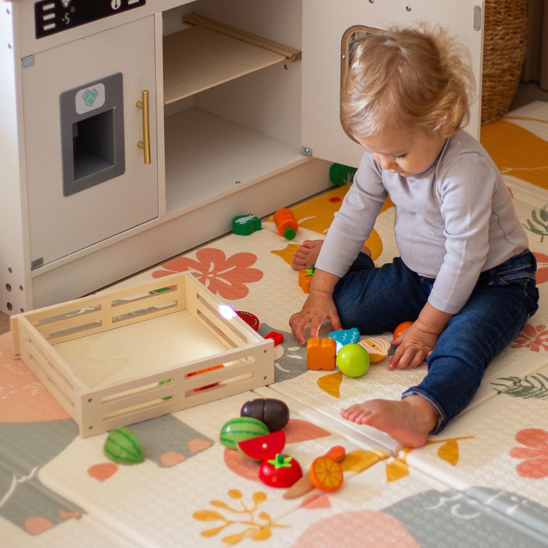 Frutas y verduras de madera para cortar.