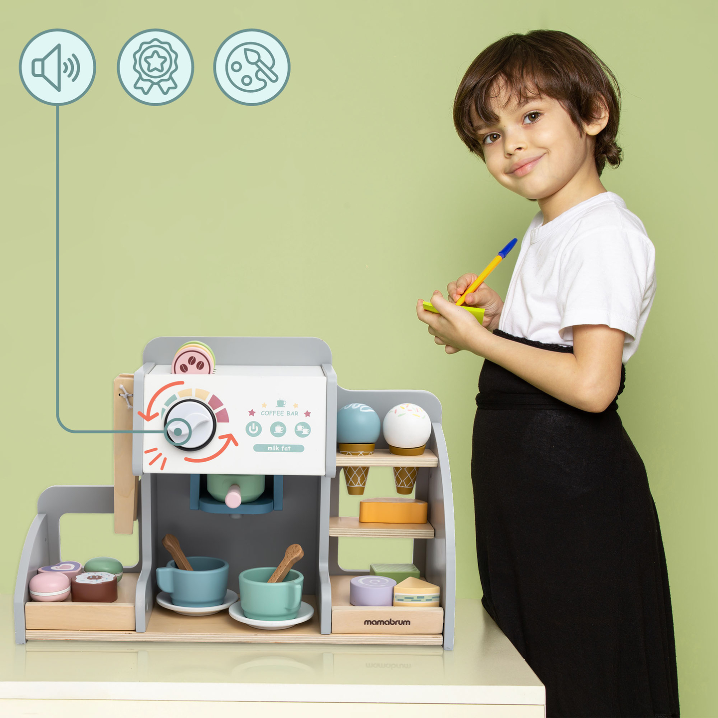 Una gran heladería de madera con pizarra magnética, cafetera y juego de helados y postres: ¡más de 70 piezas!