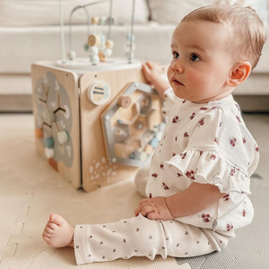 Gran cubo de actividades de madera con bucle - Montessori