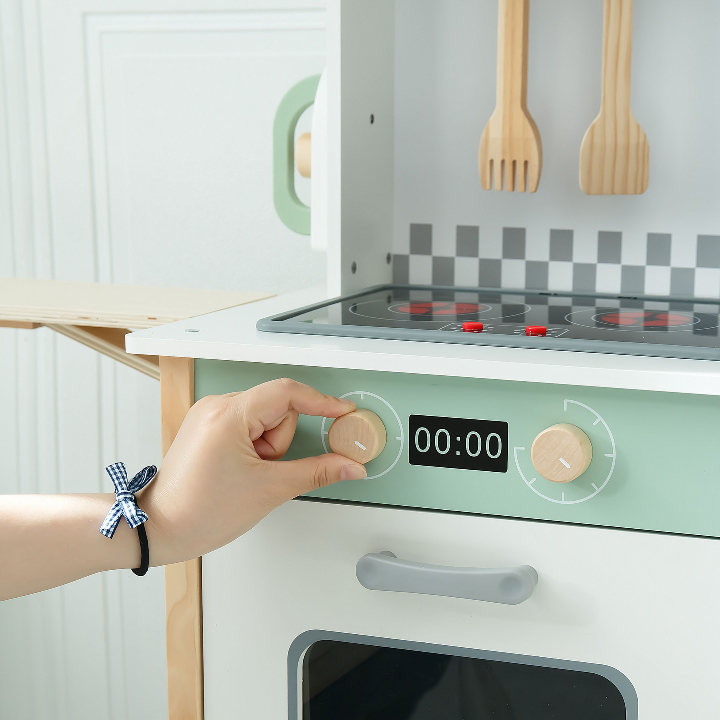 Cocina interactiva con lavadora, lavavajillas y pizarra