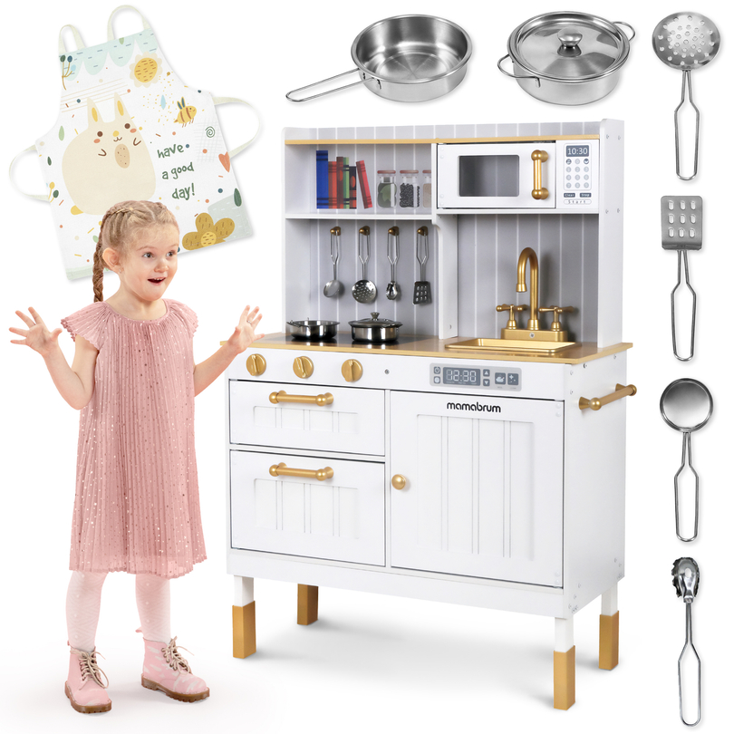 Cocina blanca de madera con accesorios y delantal