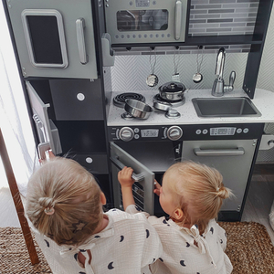 Cocina XXL de madera con iluminación LED, delantal y accesorios.