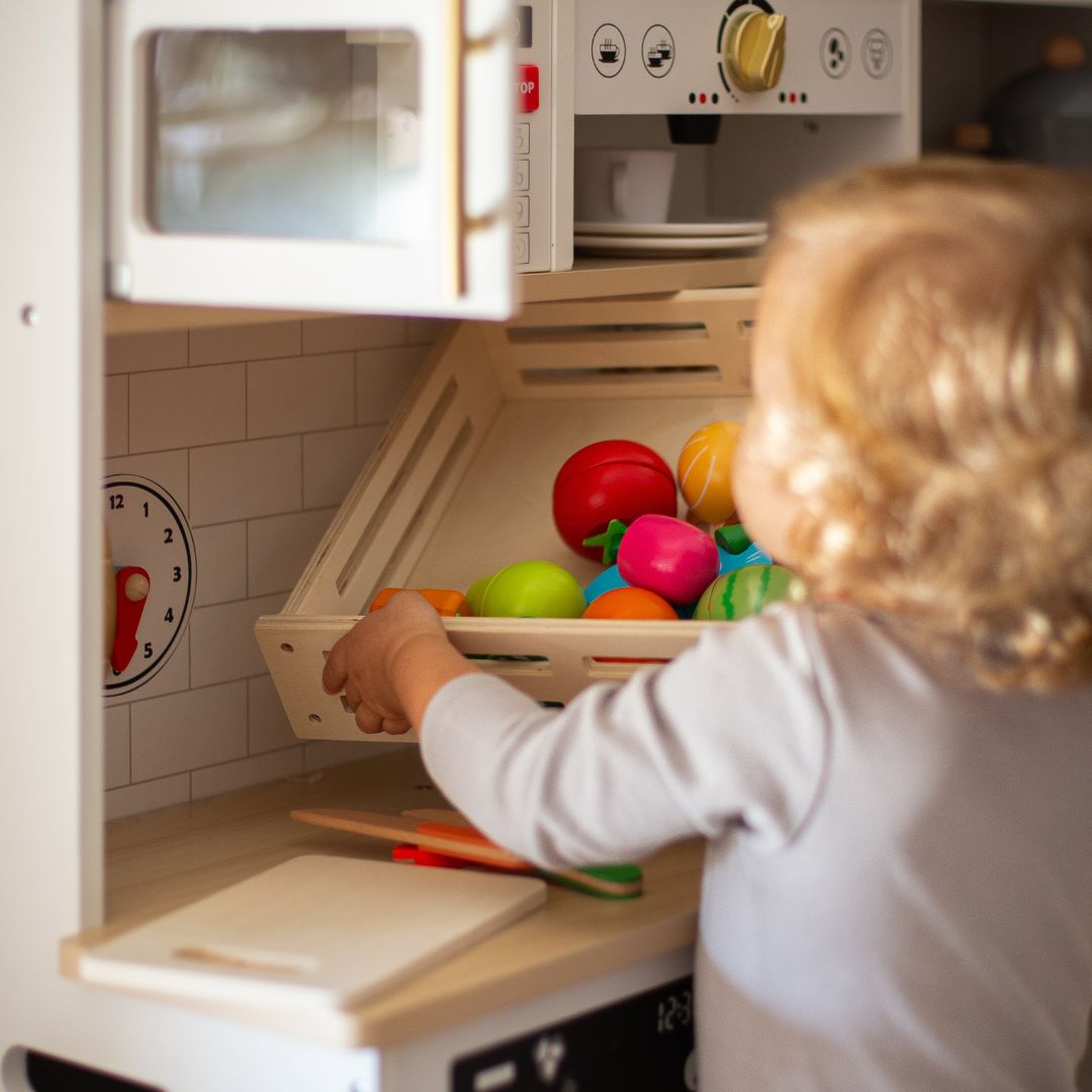 Frutas y verduras de madera para cortar.