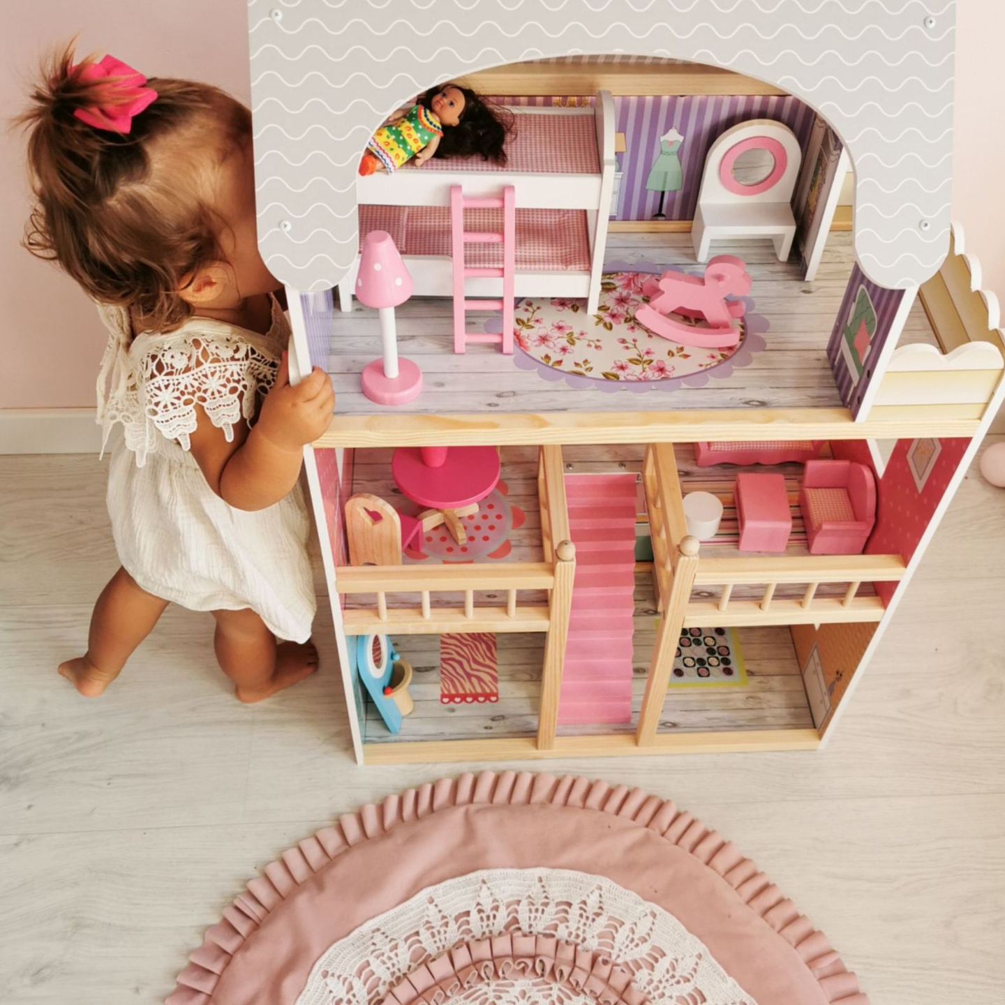 ¡Gran casa de muñecas de madera de 3 pisos con terraza, juego de muebles e iluminación LED!