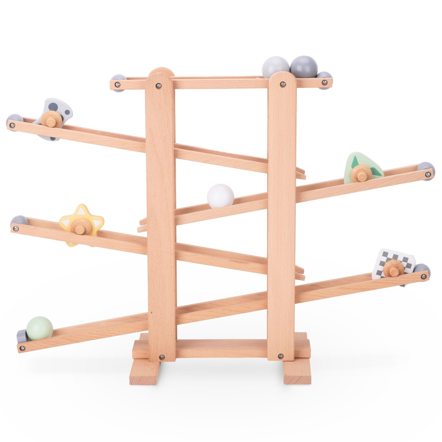 Una gran pista de bolas de madera: un tobogán con elementos giratorios